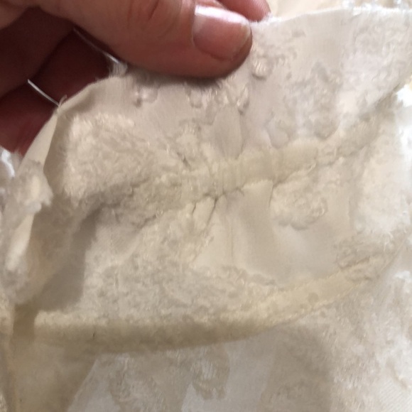 Unique white button up top size M - Picture 10 of 10